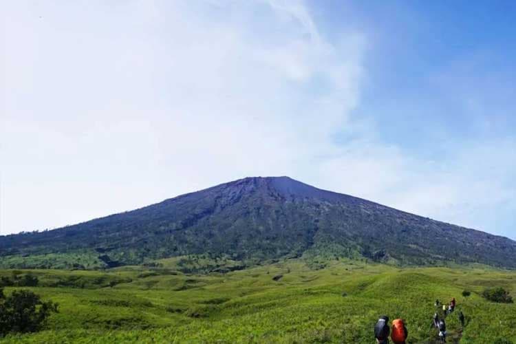 Jalur Pendakian Gunung Rinjani kembali Dibuka