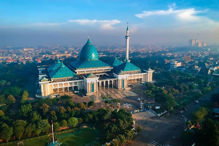 Wisata Religi Ramadan di Surabaya: Destinasi Spiritual yang Wajib Dikunjungi