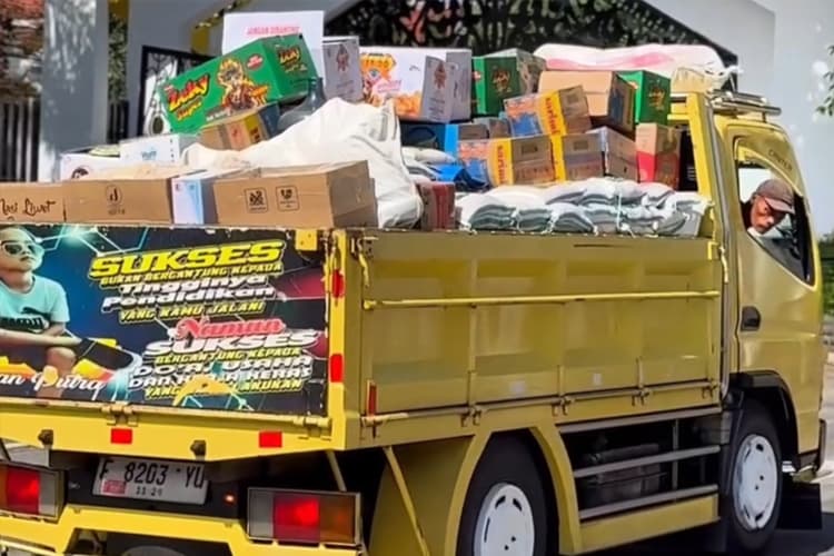 Pemkab Cianjur Kirim Dua Ton Beras dan Ratusan Juta Rupiah untuk Korban Bencana Sumatera