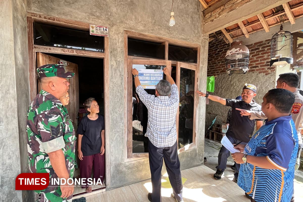 Rumah Warga Penerima Bansos di Majalengka Kini Bertanda Stiker