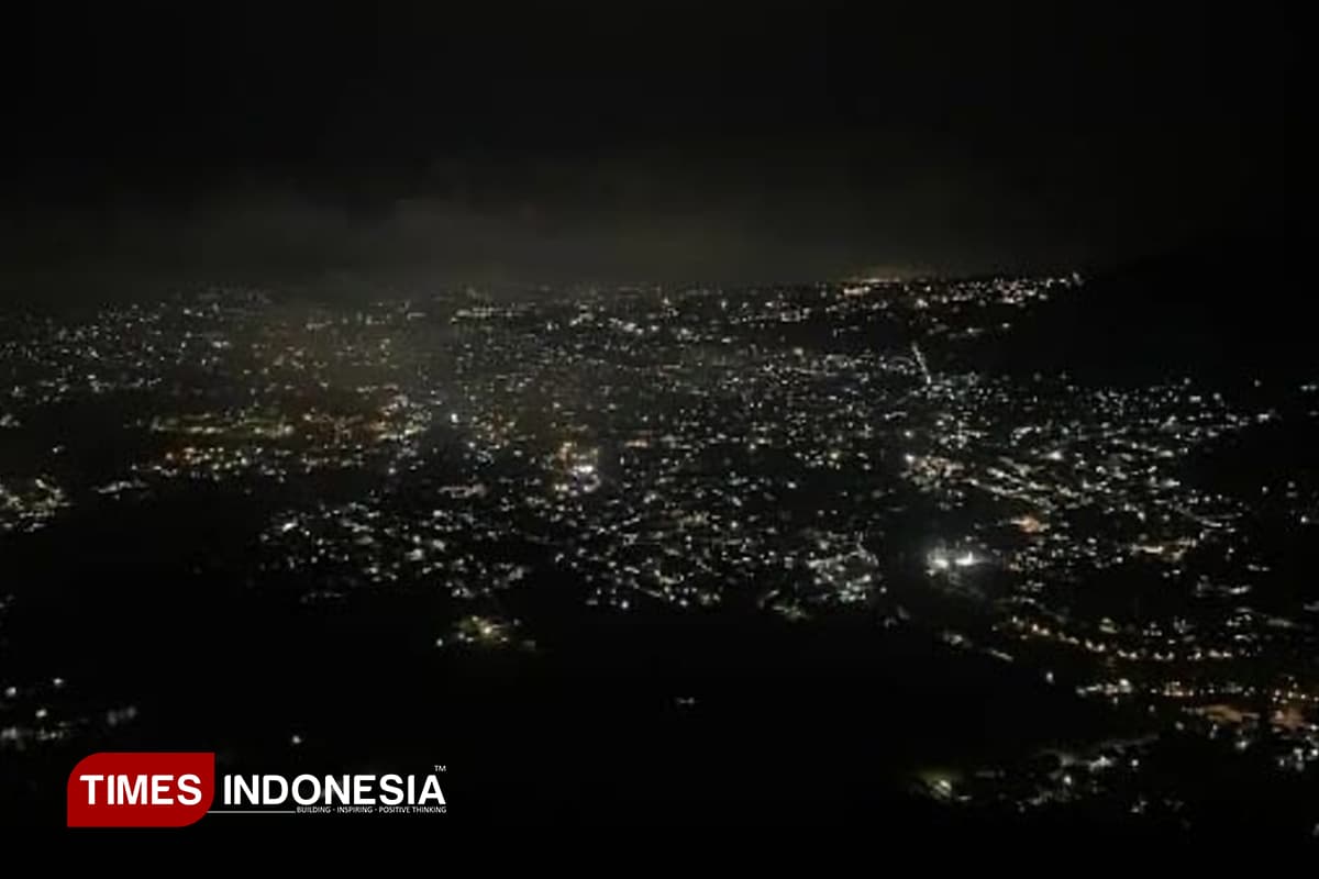 Paralayang Batu, Spot Wisata Ketinggian di Kota Batu dengan Panorama Sunrise hingga Citylight