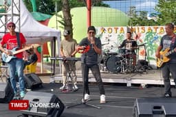 Ngabuburit Beda, Band Lokal dan Disparta Kota Batu Menghibur Sekaligus Santuni Anak Yatim