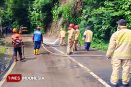 Jalur Penghubung Payung Sudah Normal Dilalui Kendaraan Usai Tertutup Longsor
