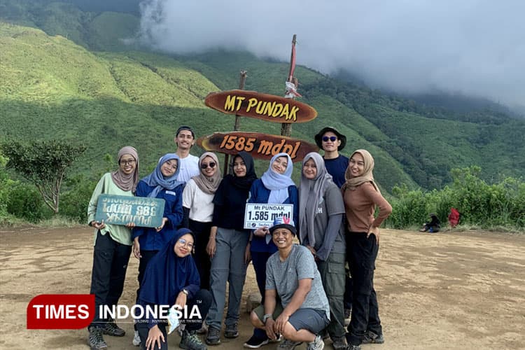 Menyibak Pesona Puncak Bukit Pundak, Cocok Buat Pendaki Pemula